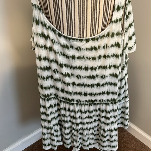 Lane Bryant Peekaboo Shoulder Top Size 30/32 - Picture 5 of 7